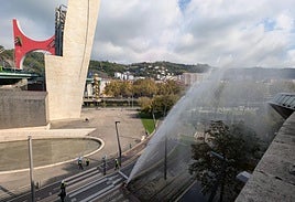 La fuga de agua sorprendió por su gran altura.