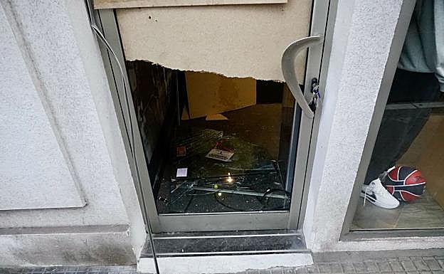 Estado en que quedó la puerta.