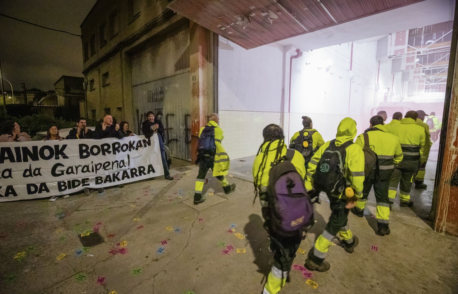 Las imágenes de la vuelta al trabajo de los jardineros de Vitoria