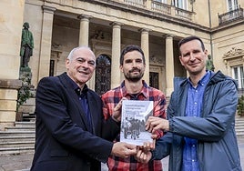 Los autores del libro Antonio Rivera, Alberto García Duarte y Aitor González de Langarica.