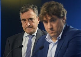 Andueza y Esteban, en la comparecencia conjunta que ambos mantuvieron en el Parlamento vasco para presentar el plan de vivienda.