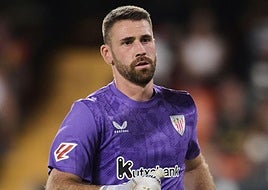 La confesión de Unai Simón: «Me da ardor de estómago jugar con la camiseta rosa o morada en los partidos de Champions en San Mamés»