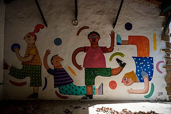 Mural del centro de Bernedo en el que se celebraban las colonias.