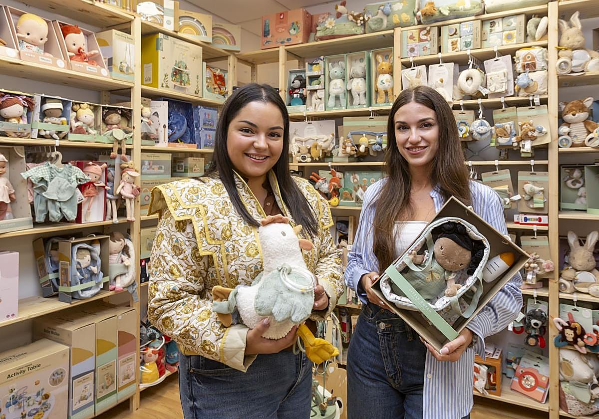 Sarai Sánchez y Ainara Gijón le dieron una «vuelta a la tienda» cuando asumieron la gestión.