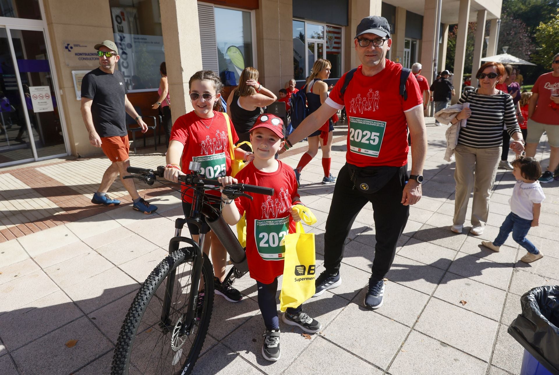 Carrera Familiar Solidaria de Loiu organizada por EL CORREO