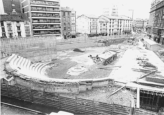 La plaza de los Fueros, en obras.