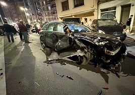 El vehículo quedó completamente destrozado.