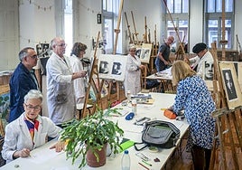 Entre los clásicos de la Escuela se encuentran las clases de dibujo y pintura.