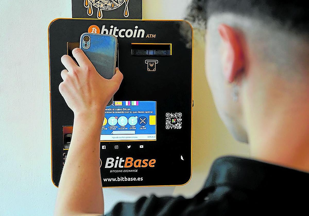 Un cajero de bitcoin.