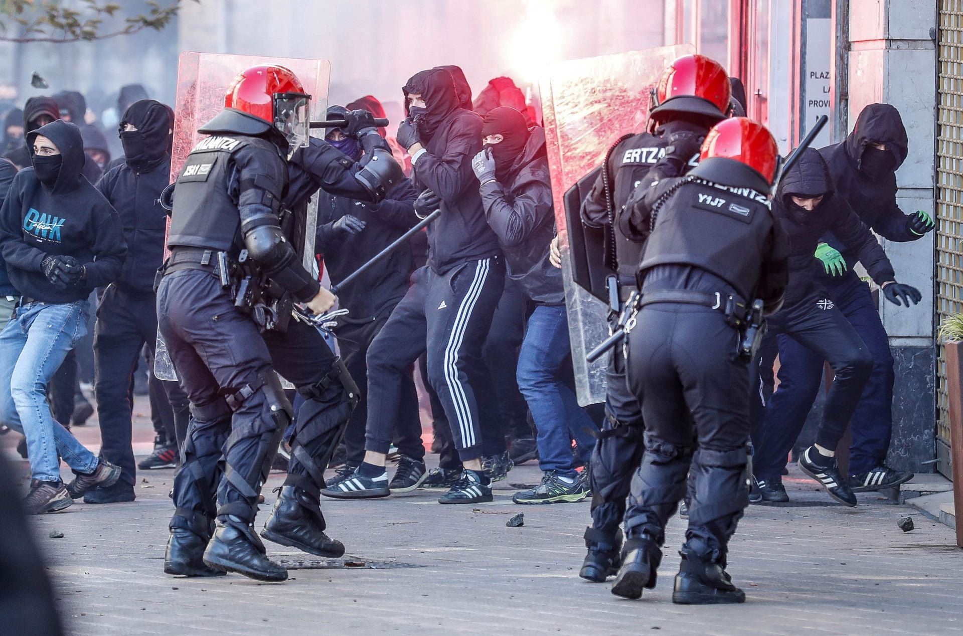 Batalla campal en Vitoria por la presencia de La Falange