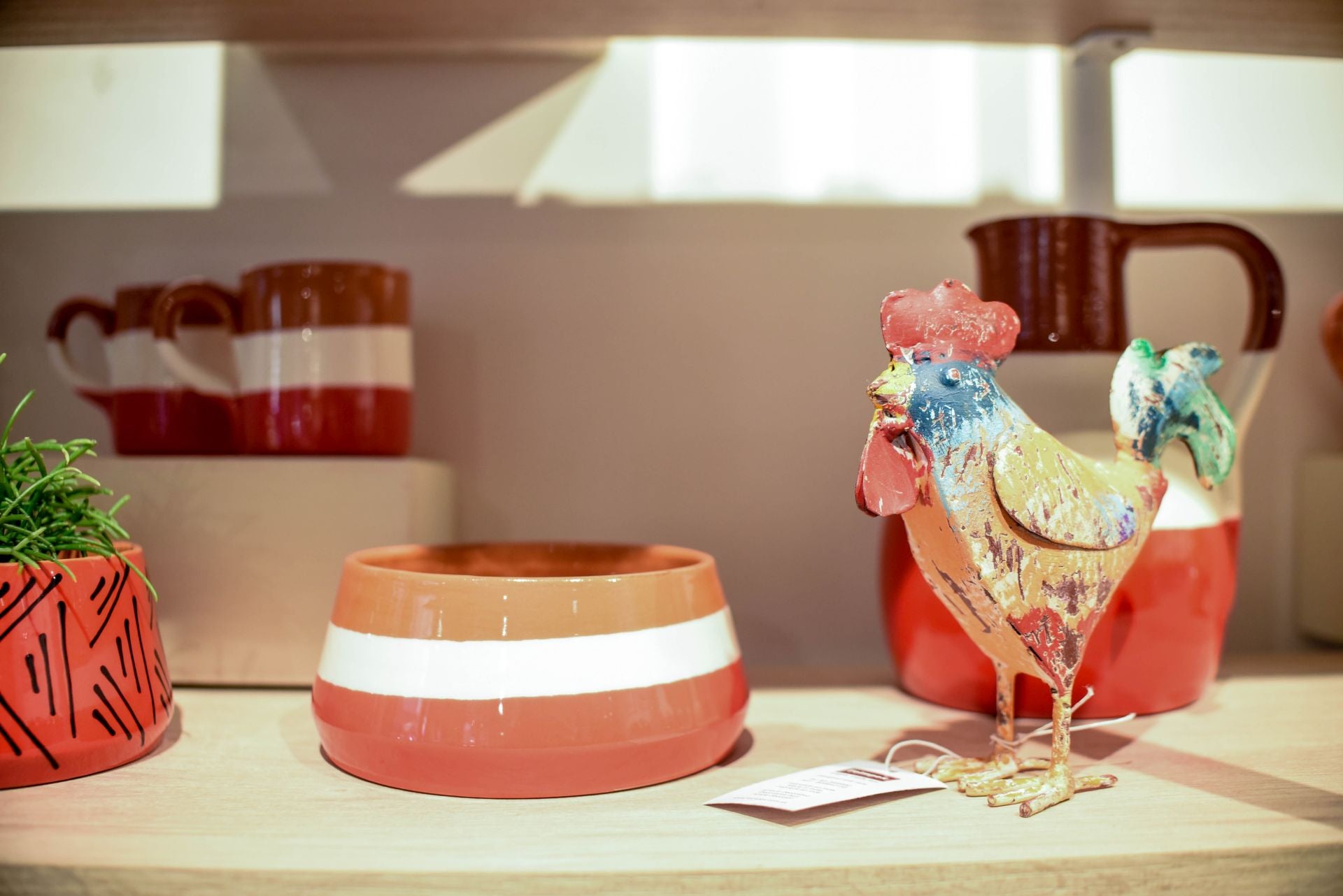 Dos hermanos llenan de color y alegría el Casco Viejo con su nueva tienda de objetos bonitos