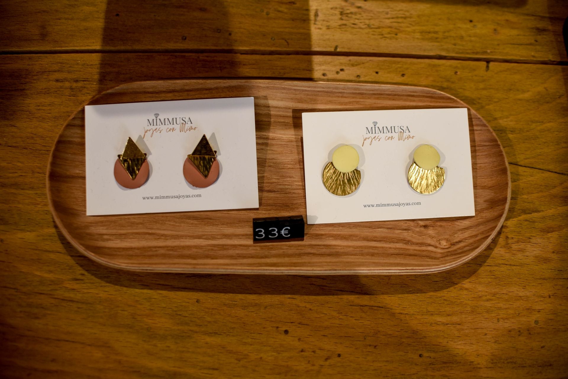 Dos hermanos llenan de color y alegría el Casco Viejo con su nueva tienda de objetos bonitos