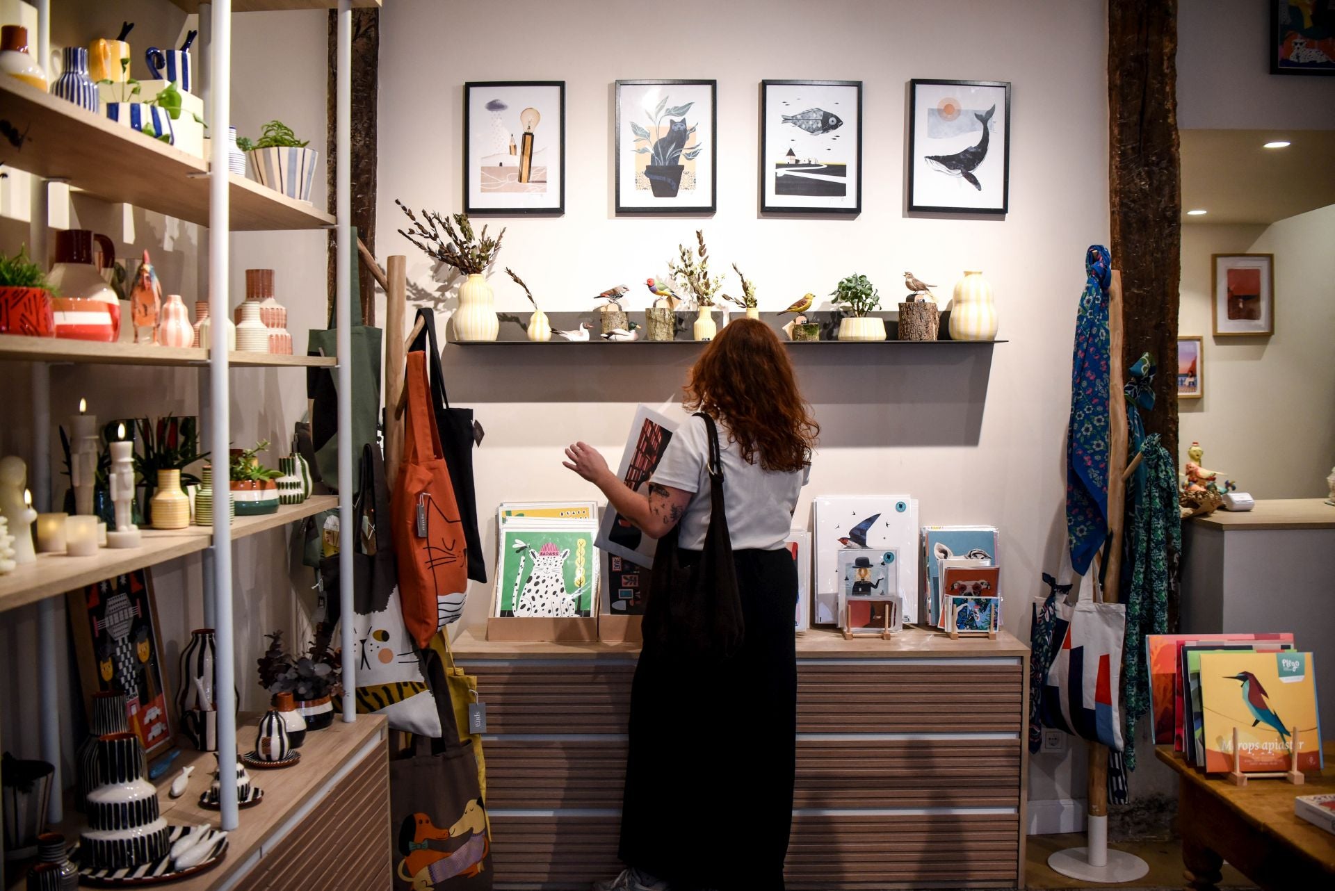 Dos hermanos llenan de color y alegría el Casco Viejo con su nueva tienda de objetos bonitos