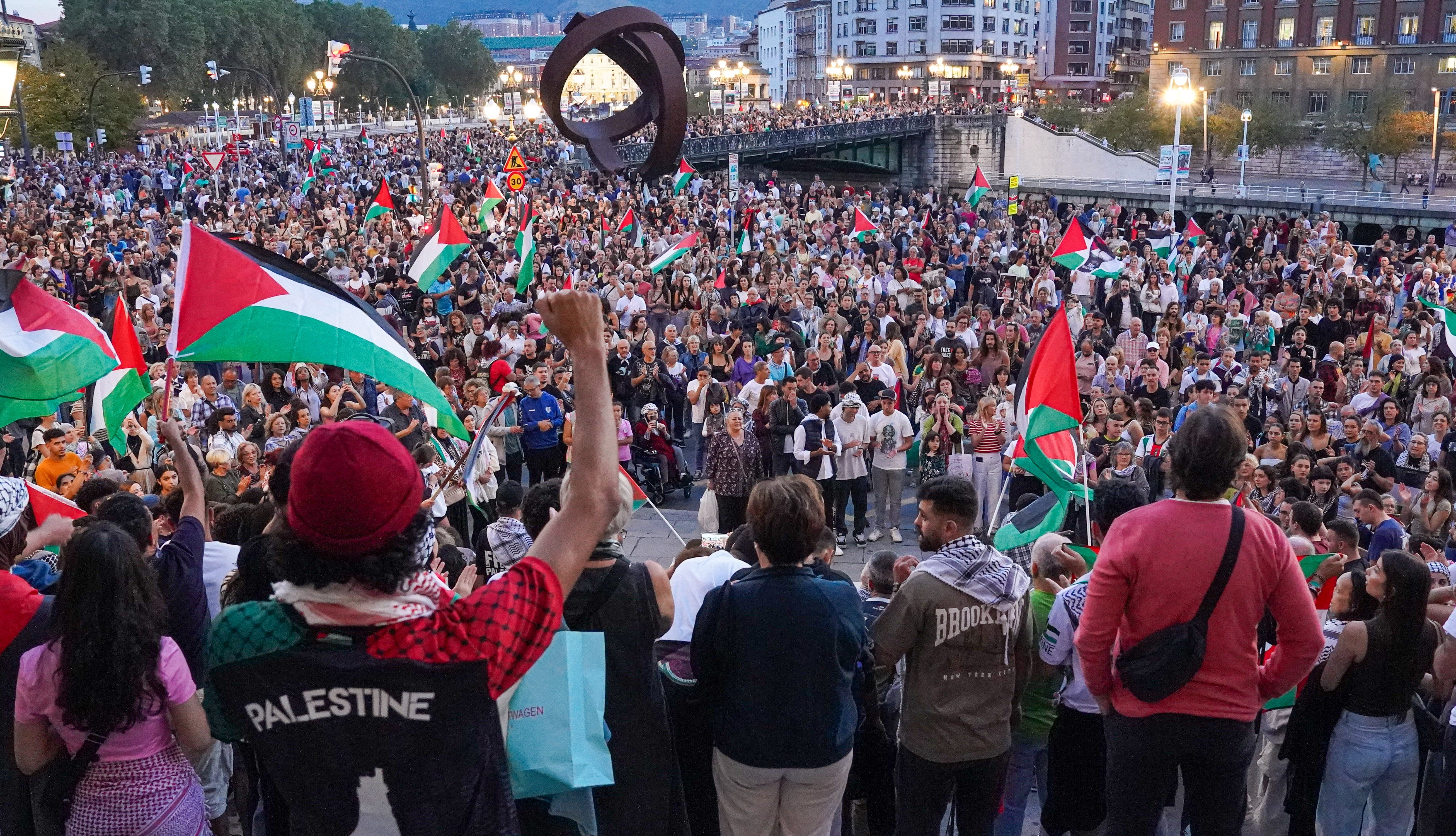 Los sindicatos han convocado manifestaciones en las tres capitales vascas.