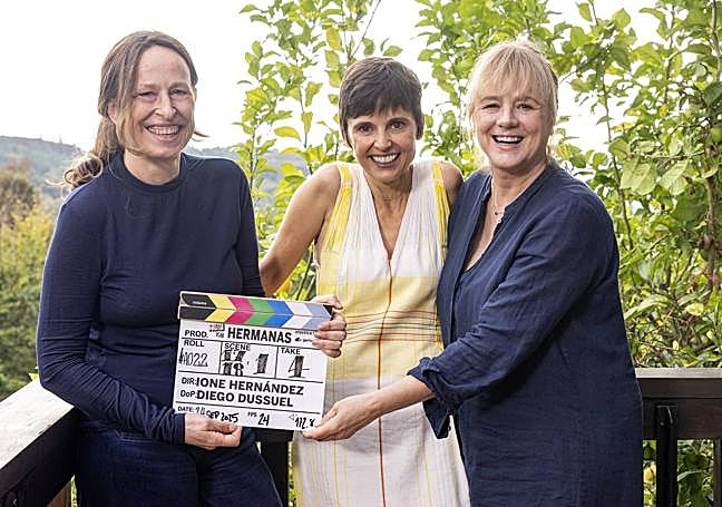 Ione Hernández, Elena Anaya y Emma Suárez.