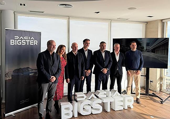 Representantes de Dacia y Gaursa en el acto de presentación del nuevo Bigster.