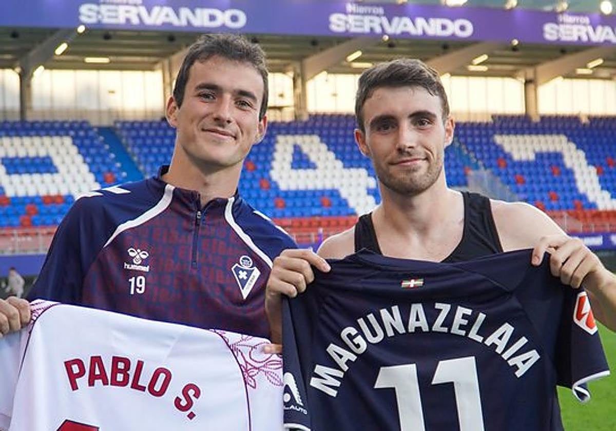 Magunazelaia y el oregut Pablo Santiago protagonizaron una entrañable imagen de dos futbolistas eibarreses juntos en Ipurua una década después.