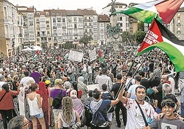 Los sindicatos han convocado manifestaciones en las tres capitales vascas.
