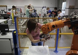 Novia Salcedo y la Diputación lanzan un programa de becas para atraer talento extranjero