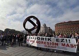 Vista de la concentración de los trabajadores de Bilbobus.