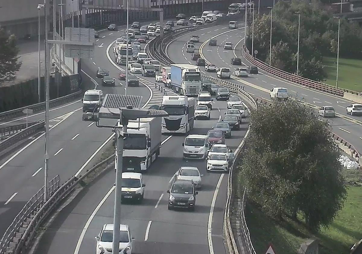 Imagen de las retenciones de esta tarde en la A-8.