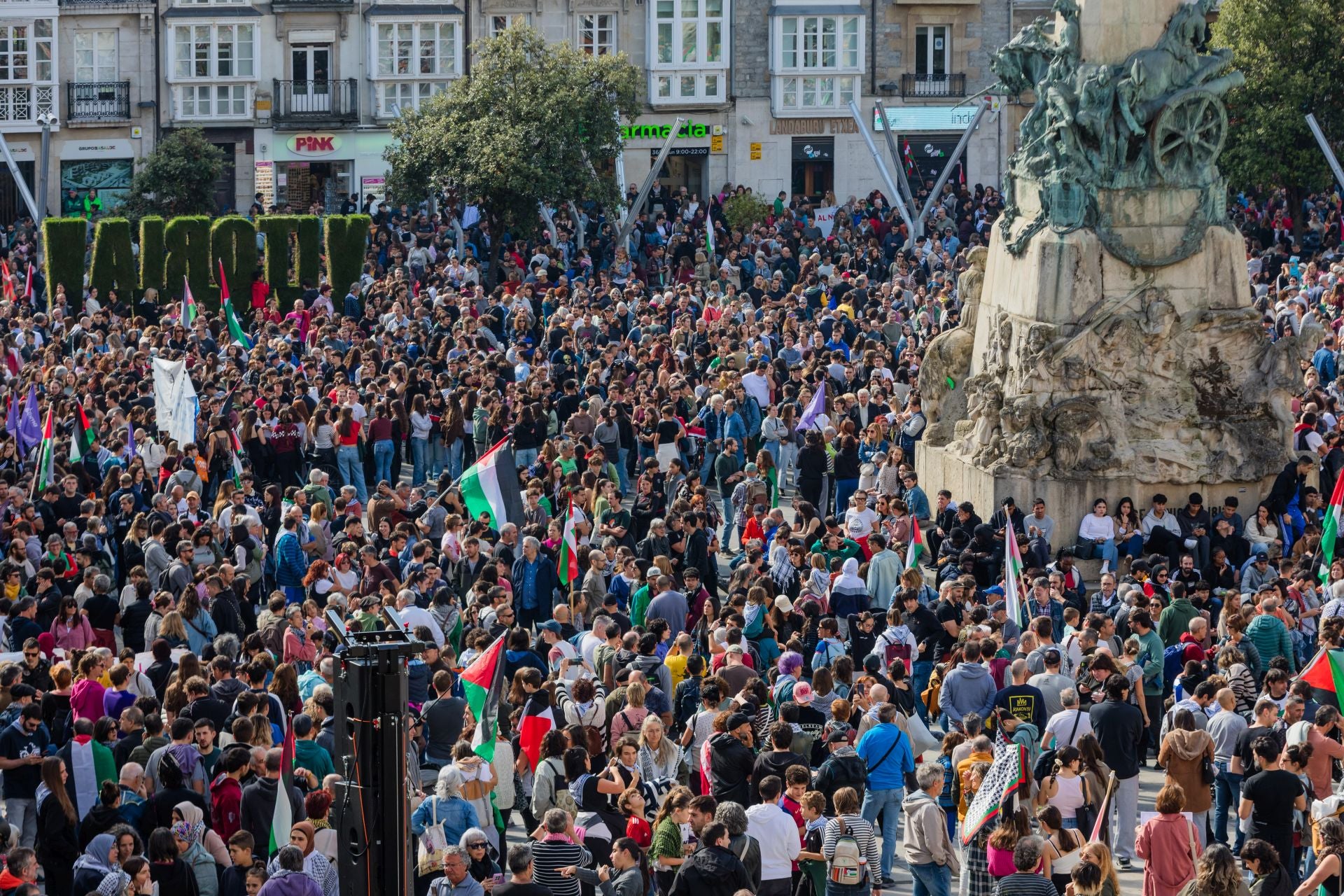 La jornada de huelga en apoyo a Palestina en Álava, en imágenes