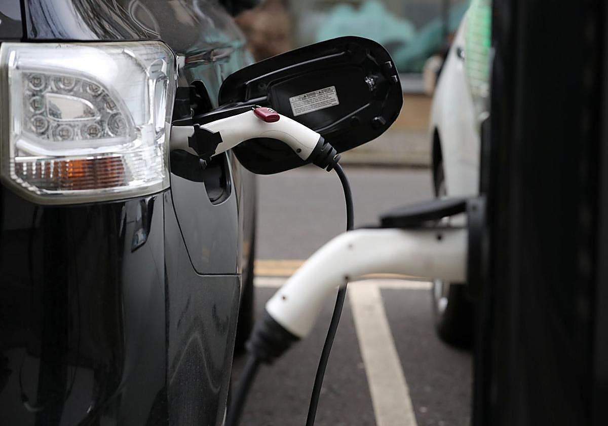 Auto elektrikoen salmentak izugarri hazi dira azken urtean.