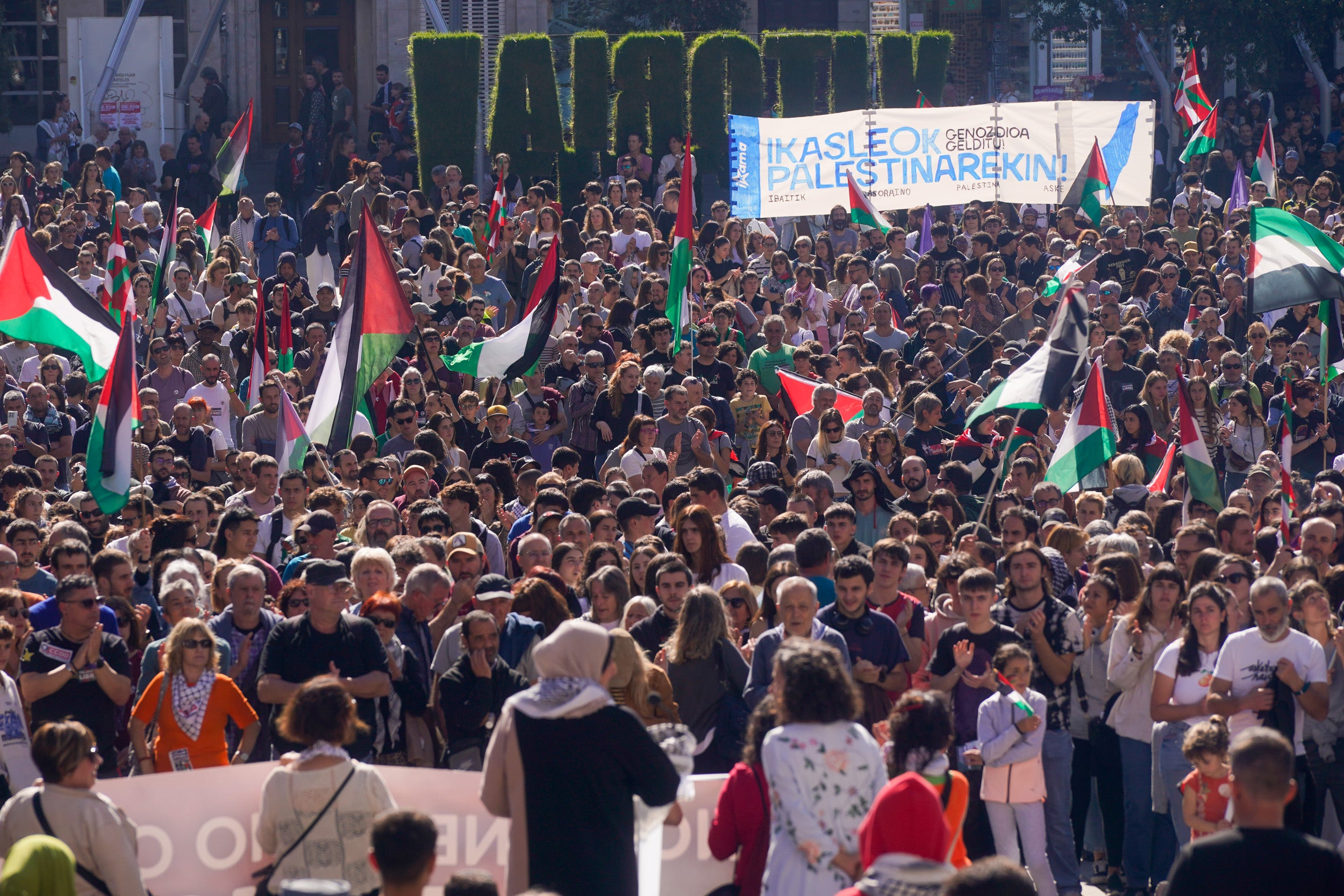 La jornada de huelga en apoyo a Palestina en Álava, en imágenes