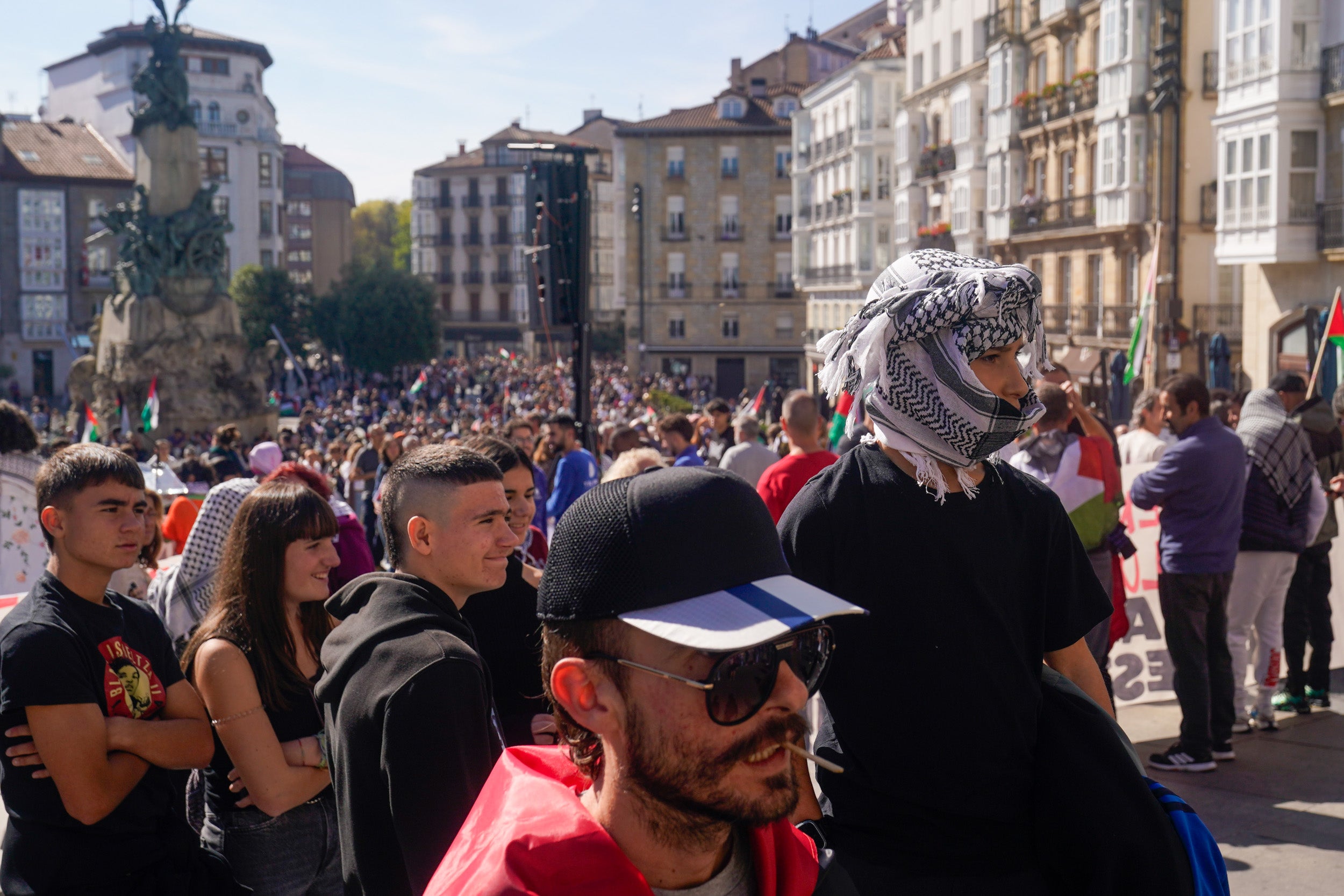 La jornada de huelga en apoyo a Palestina en Álava, en imágenes