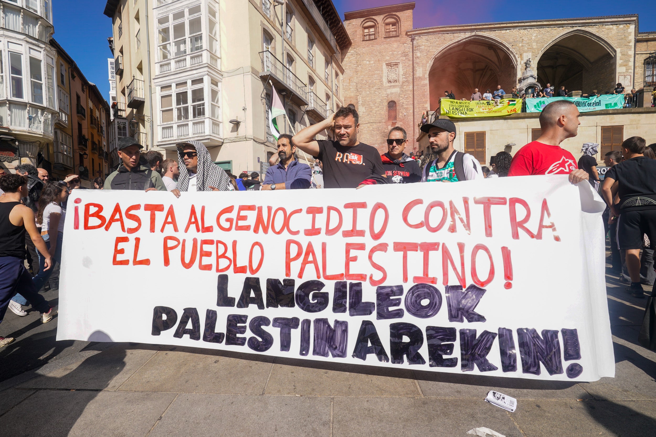 La jornada de huelga en apoyo a Palestina en Álava, en imágenes