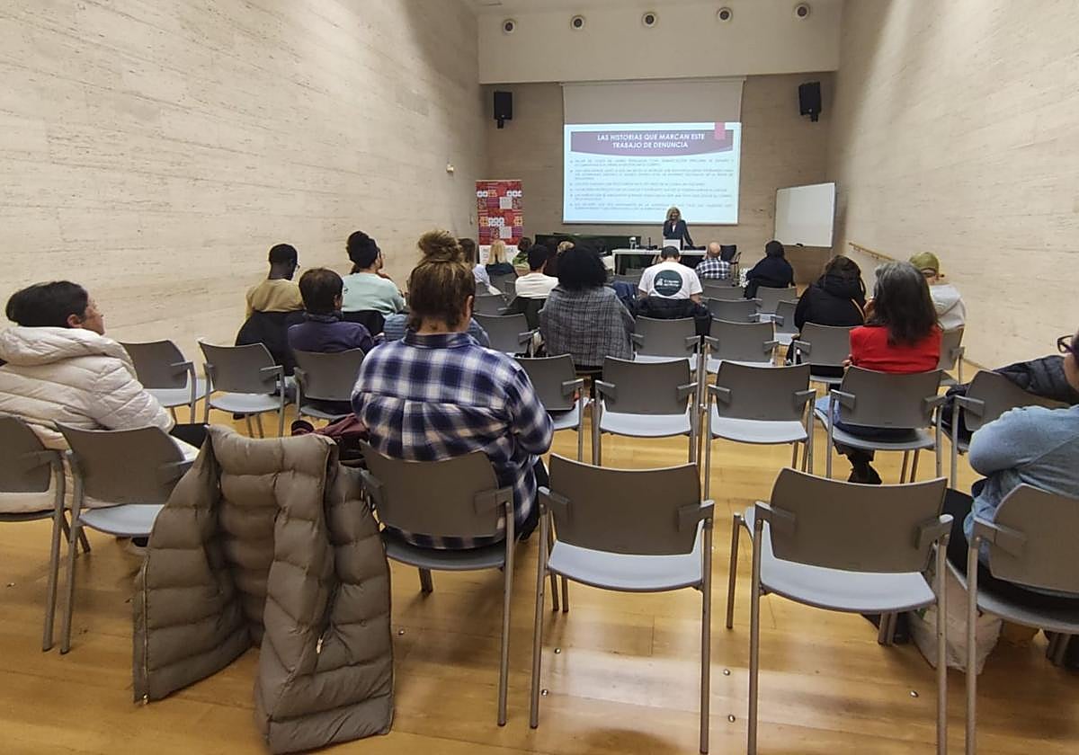 Imagen de archivo de una de las charlas ofrecidas en una pasada edición.