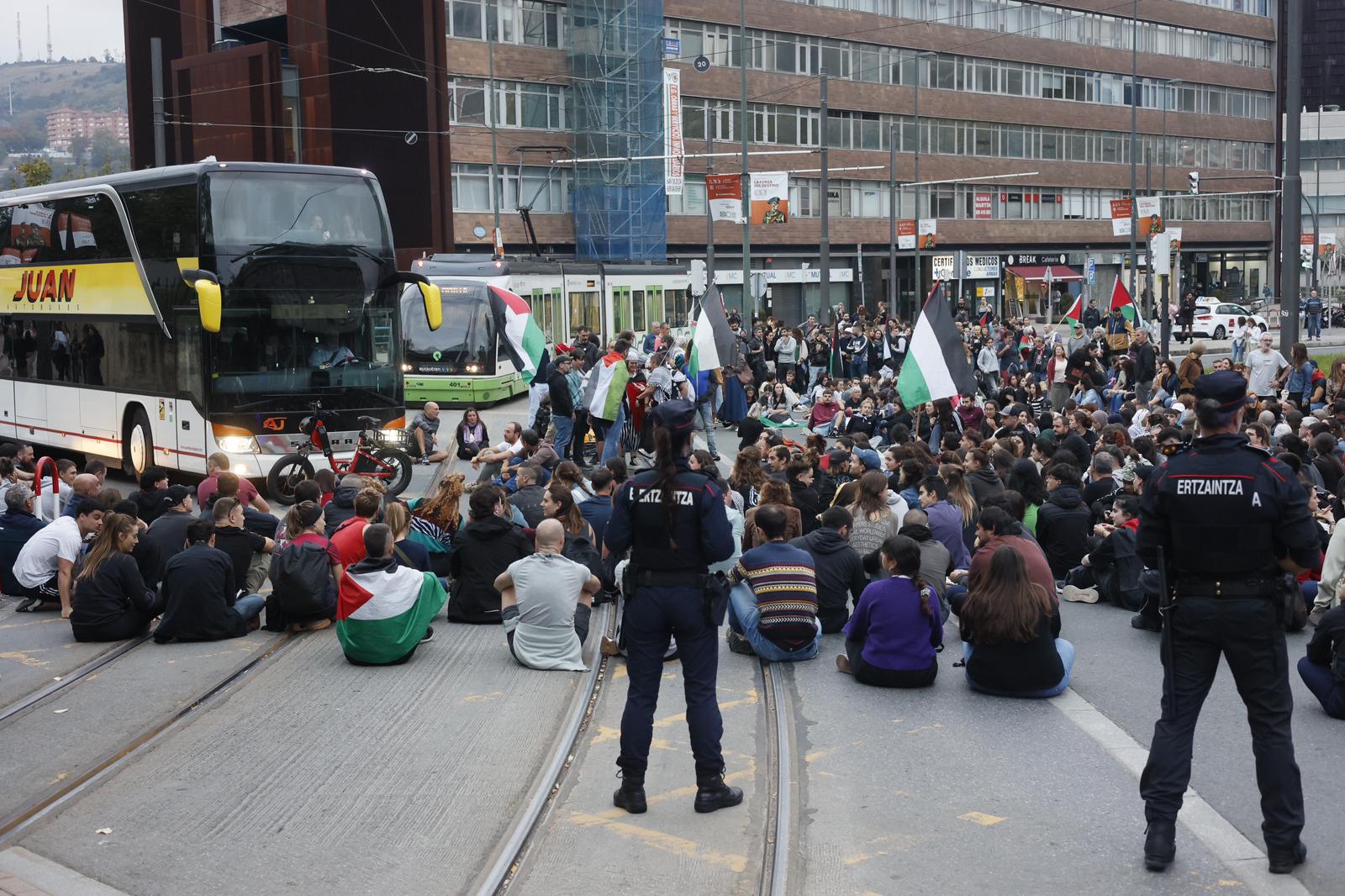 La jornada de huelga en apoyo a Palestina en Bizkaia, en imágenes