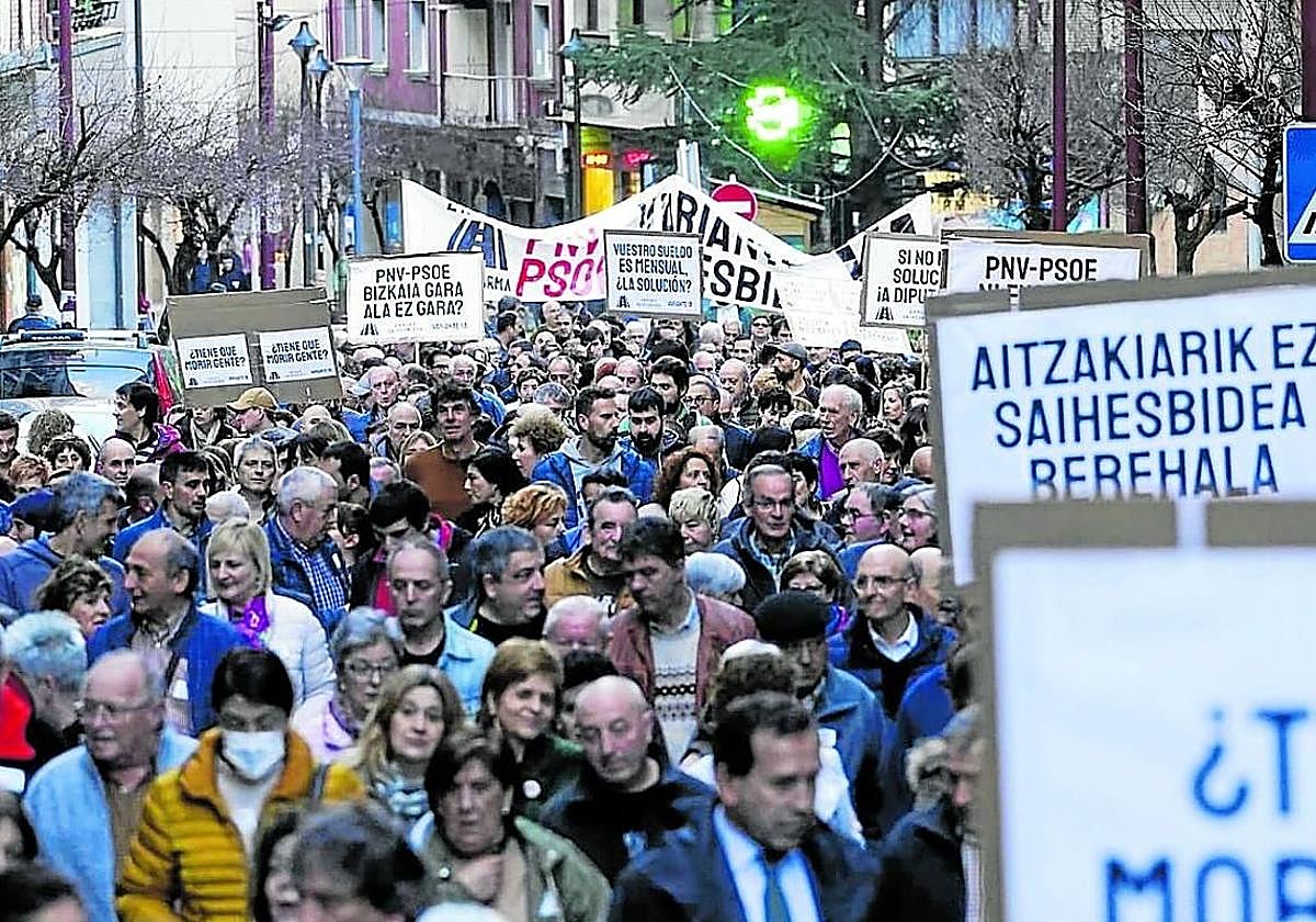 Protesta vecinal para exigir la variante de Ermua