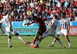 Completa un 50,7% de las combinaciones intentadas en el último tercio.