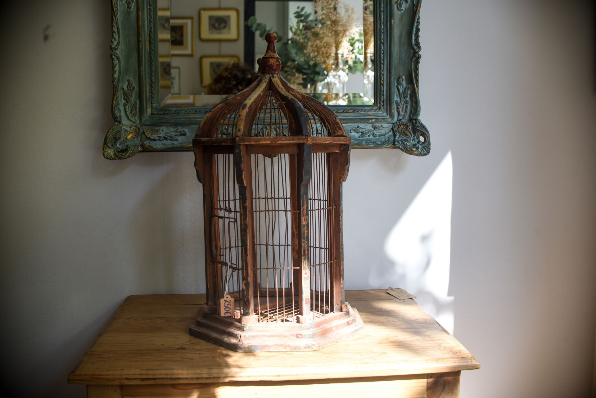 Marta deja la consultoría en Madrid y abre su tienda de muebles restaurados en Getxo