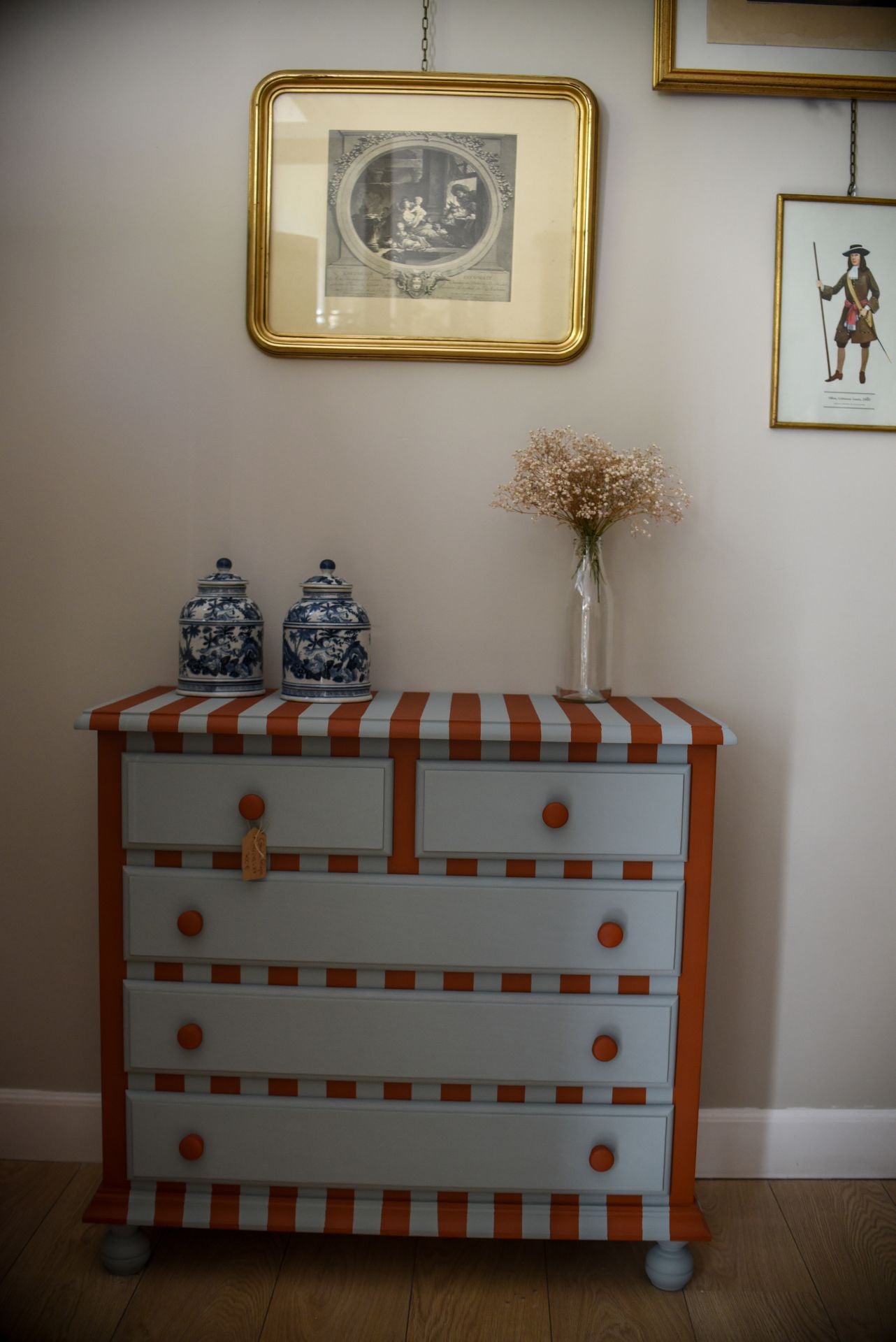 Marta deja la consultoría en Madrid y abre su tienda de muebles restaurados en Getxo