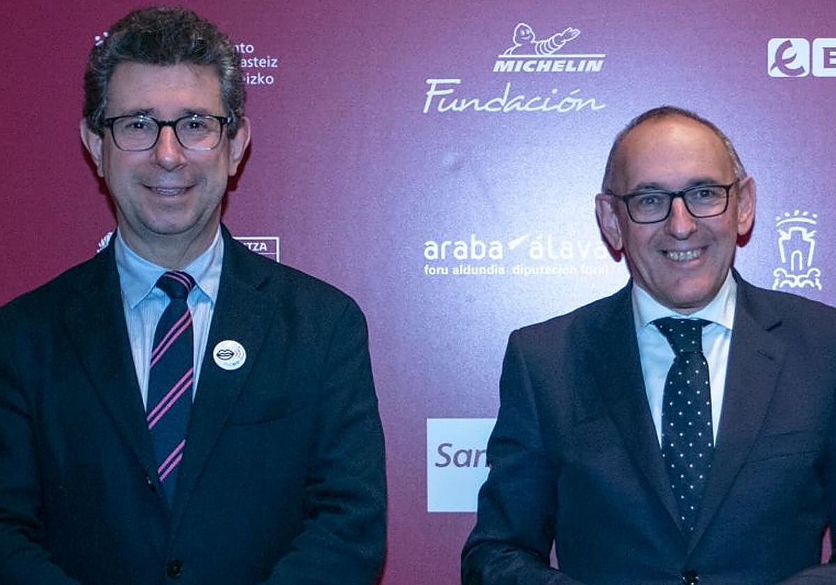 Iñaki Gurtubai junto a Ramiro González en una foto de archivo.