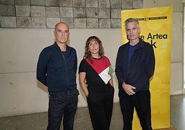 Jon Mikel Euba, Zuhar Iruretagoiena y Garikoitz Fraga, ganadores del premio Gure Artea.