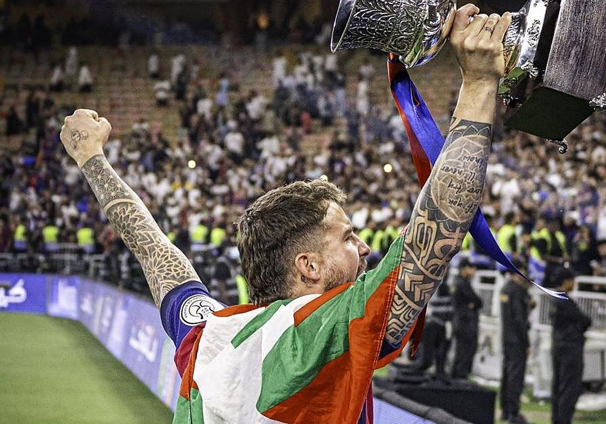 Iñigo Martínez al ser preguntado por quién quiere que gane el Mundial: «¿Ahora mismo...?»