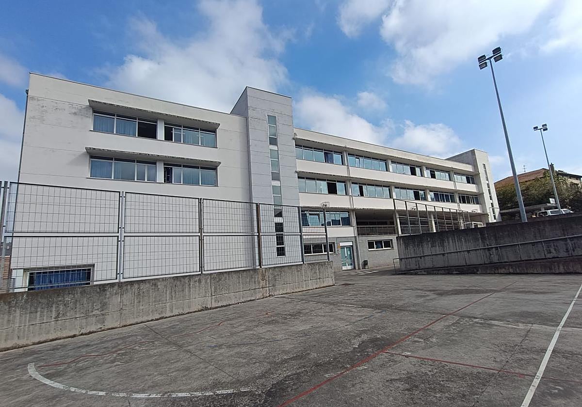 Imagen del centro, que está este curso de aniversario.