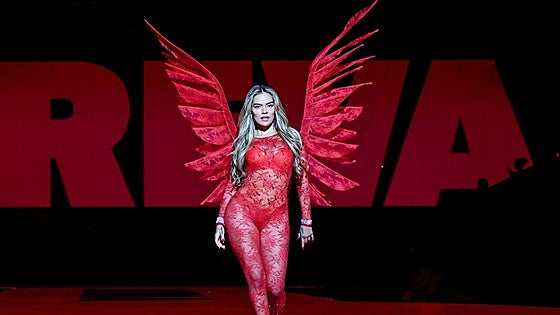 Del perreo de Karol G al regreso de Adriana Lima y Alessandra Ambrosio, los mejores momentos del desfile de Victoria's Secret