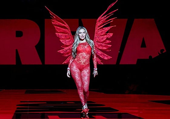 Del perreo de Karol G al regreso de Adriana Lima y Alessandra Ambrosio, los mejores momentos del desfile de Victoria's Secret