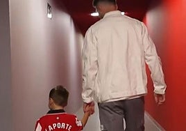 La emoción de Laporte al hablar de su hijo Lucay: «Ama al Athletic. Con 3 años ya se sabe el himno»