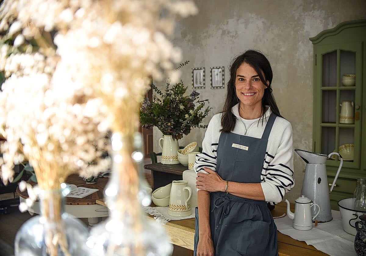 Marta deja la consultoría en Madrid y abre su tienda de muebles restaurados en Getxo