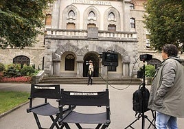El set se ha colocado este jueves a las puertas del Seminario de Vitoria.