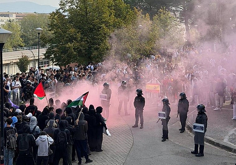 Graves altercados en la Universidad Autónoma de Barcelona por la presencia del ultra Vito Quiles