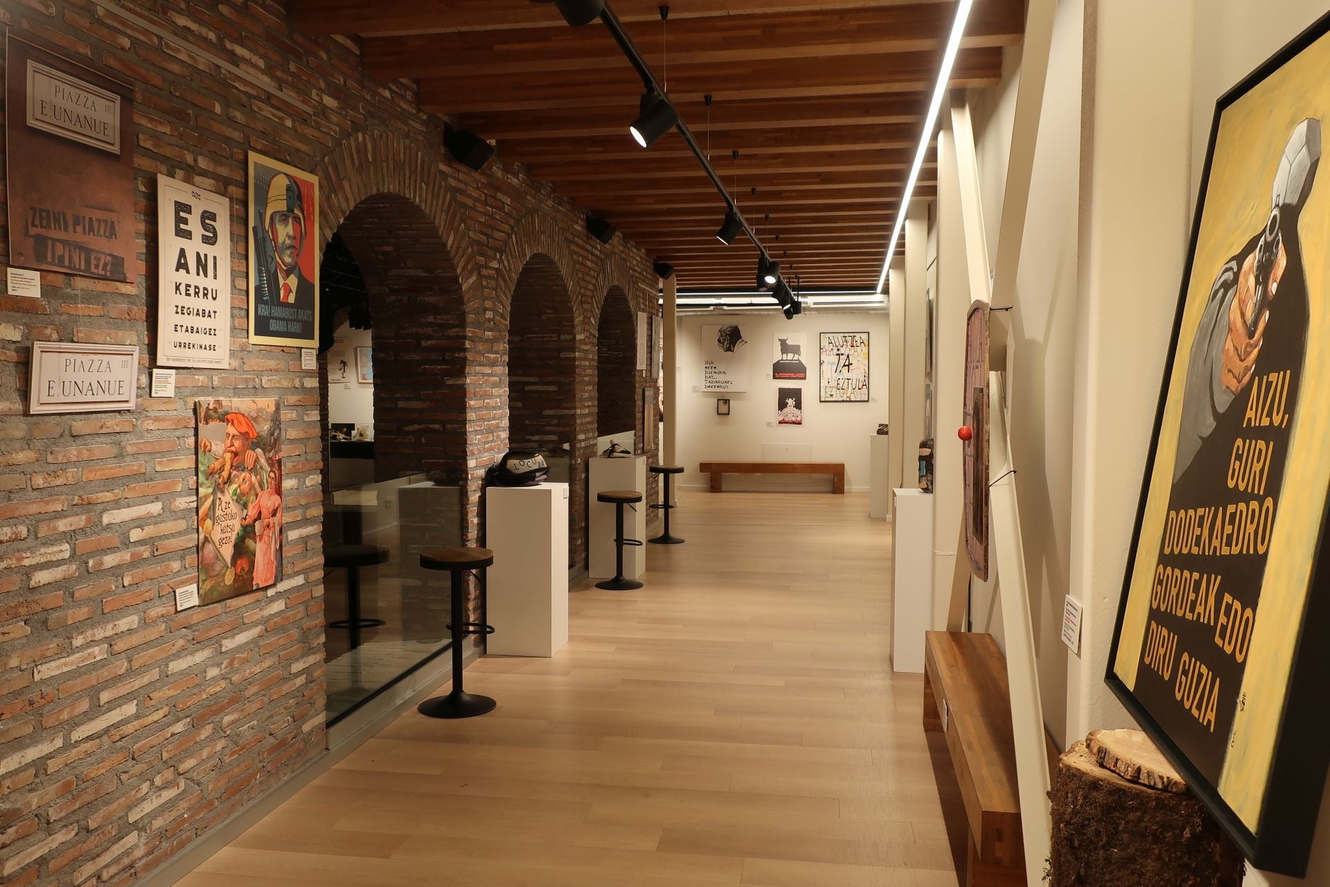 &#039;Markos Gimenoren Karteletrak&#039; erakusketa, irudietan