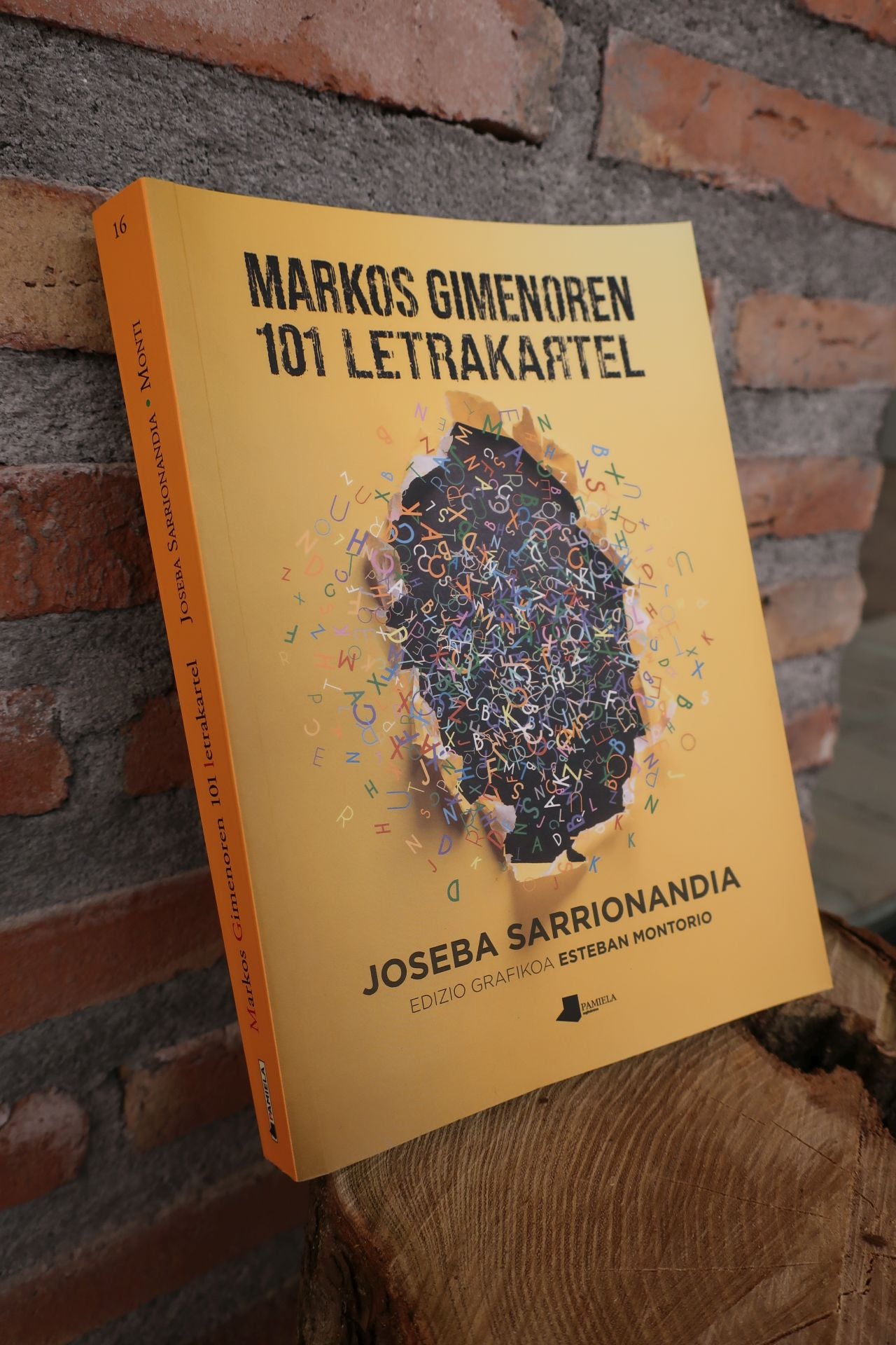 &#039;Markos Gimenoren Karteletrak&#039; erakusketa, irudietan