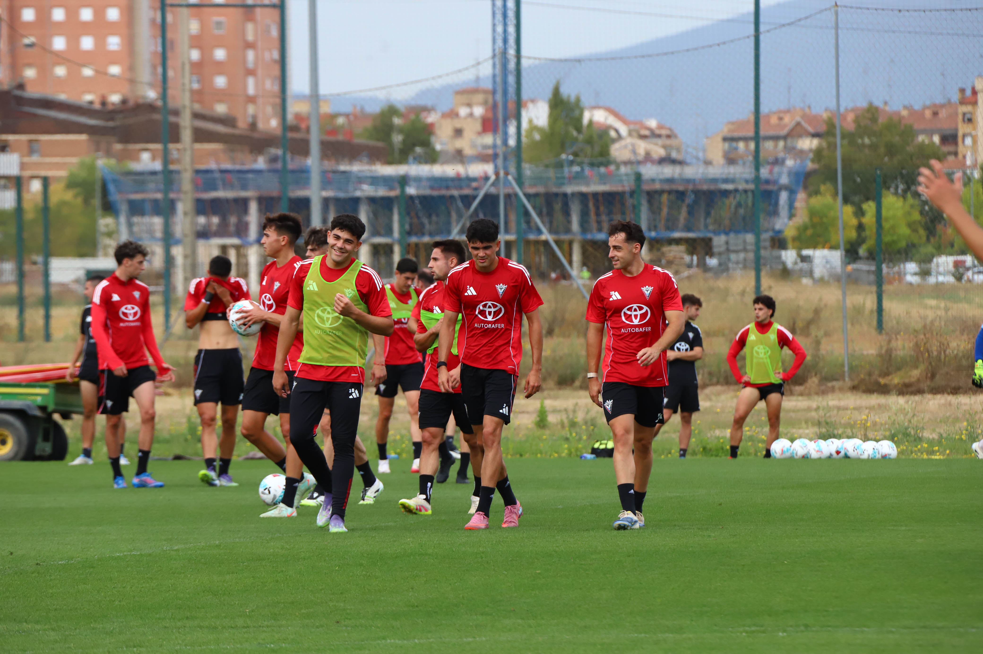 El técnico mirandesista podría apostar por repetir gran parte del once titular de las últimas dos jornadas ligueras.