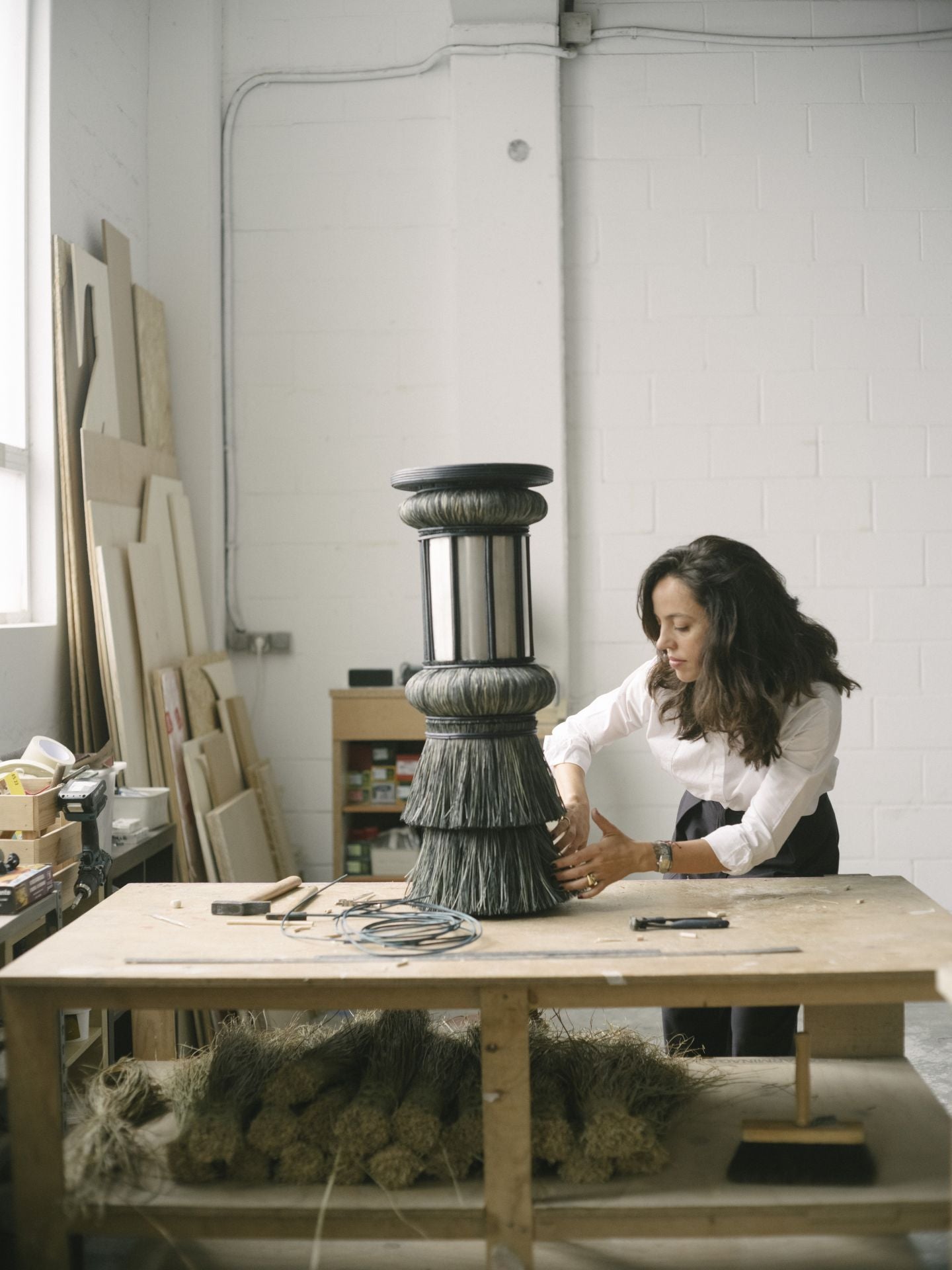 Gabriela Sagarminaga, la artista bilbaína que crea criaturas marinas gigantes para los escaparates de Hermès